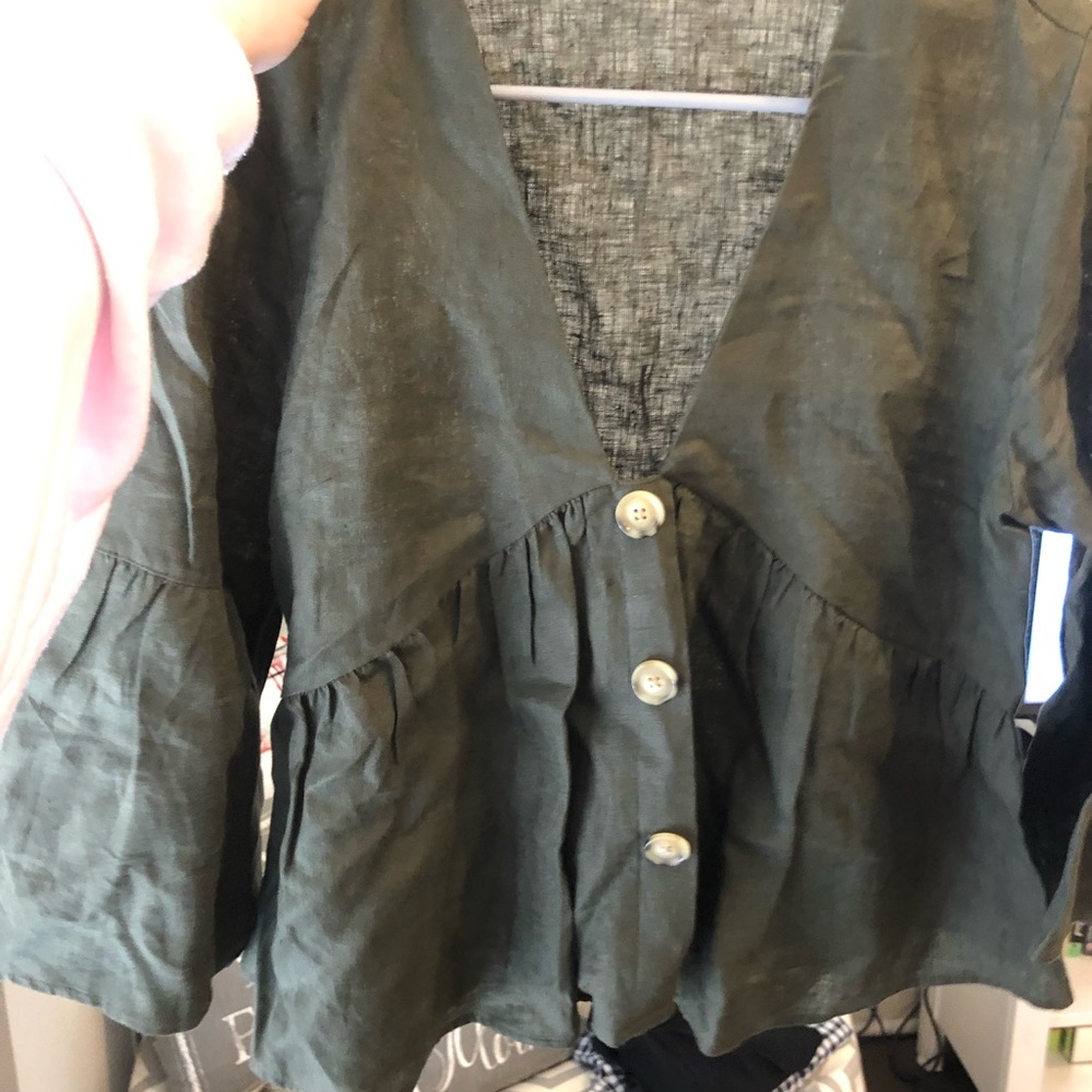 Zara linen army green blouse. Bell sleeves and flared bodice